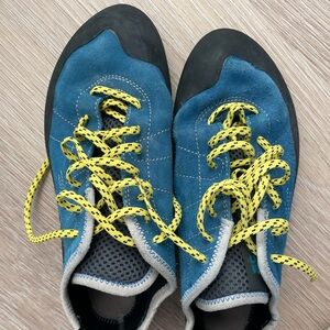 Scarpa Rock Climbing Shoes | Basically New
